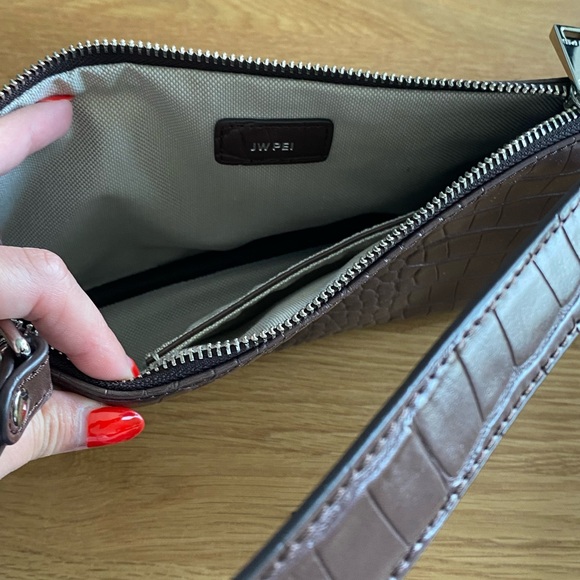 JW PEI brown croc shoulder bag - Picture 3 of 5